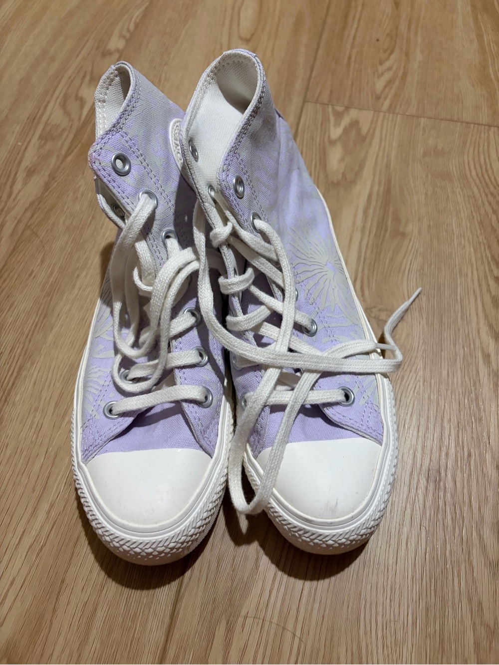 NEVER WORN - Converse High Top Sneakers Lavender with White Accents